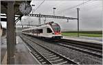 S26 nach Rotkreuz mit 523 066 in Hendschiken.