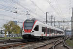 RABe 523 032,auf der S3, verlässt den Bahnhof Pratteln.