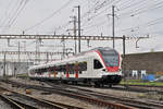 RABe 523 046, auf der S3, fährt zum Bahnhof Pratteln.