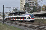 RABe 523 008, auf der S1, fährt Richtung Bahnhof Muttenz.