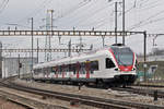 RABe 523 068, auf der S3, fährt zum Bahnhof Pratteln.