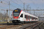 RABe 523 072, auf der S3, verlässt den Bahnhof Pratteln.