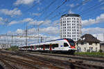 RABe 523 007, auf der S1, fährt zum Bahnhof Pratteln.