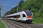 RABe 523 034, auf der S1, fährt zum Bahnhof Möhlin.