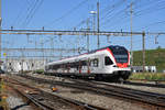 RABe 523 048, auf der S3, fährt zum Bahnhof Pratteln.