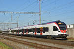 RABe 523 070, auf der S1, fährt beim Bahnhof Rheinfelden ein.