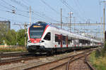 RABe 523 071, auf der S3, verlässt den Bahnhof Pratteln.