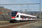 RABe 523 069, auf der S3, verlässt den Bahnhof Gelterkinden.