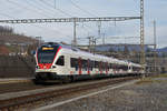 RABe 523 067, auf der S3, verlässt den Bahnhof Gelterkinden.