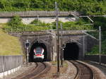 Im Tunnel bei Sisikon verschwindet 523 048 als S2 Zug (CH) - Erstfeld in Richtung Flüelen; 13.06.2014
