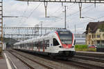 RABe 523 006, auf der S26, durchfährt den Bahnhof Rupperswil.