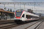 RABe 523 056, auf der S23, durchfährt den Bahnhof Rupperswil.