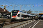 RABe 523 039, auf der S26, durchfährt den Bahnhof Rupperswil.