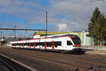 RABe 523 063, auf der S23, fährt beim Bahnhof Rothrist ein.