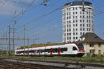 RABe 523 061, auf der S1, fährt zum Bahnhof Pratteln.