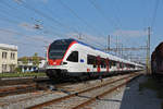 RABe 523 004, auf der S3, verlässt den Bahnhof Pratteln.