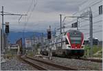 Ein Blick vom Mittelbahnsteig (Gleis 2 und 3) zeigt im rechten Bildteil den SBB RABE 511 114 als RE von Annemasse nach Vevey und im rechten Bildteil eine Blick auf die im Bau befindlichen