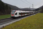 RABe 523 047, auf der S3, fährt Richtung Bahnhof Gelterkinden.