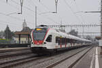 RABe 523 066, auf der S 26, durchfährt den Bahnhof Rupperswil.