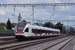 RABe 523 043, auf der S26, durchfährt den Bahnhof Rupperswil.