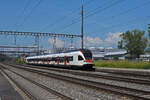 RABe 523 041, auf der S23, fährt beim Bahnhof Rupperswil ein.