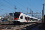 RABe 523 032, auf der S3, verlässt den Bahnhof Pratteln. Die Aufnahme stammt vom 06.03.2021.