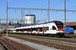 RABe 523 007, auf der S3, fährt beim Bahnhof Pratteln ein.