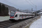 RABe 523 067, auf der S3, fährt Richtung Bahnhof Gelterkinden.