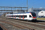 RABe 523 041, auf der S26, durchfährt den Bahnhof Rupperswil.