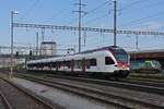 RABe 523 073, auf der S3, fährt am 04.05.2022 beim Bahnhof Pratteln ein.