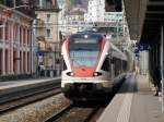 SBB - Triebzug RABe 523 016-9 bei der einfahrt im Bahnhof Montreux am 14.03.2015