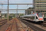 Einfahrt von RABe 523 034  Wohlen  am 14.05.2015 zusammen mit RABe 521 026 als S3 (Olten - Delémont) in Pratteln.