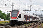 RABe 523 050,auf der S3, verlässt den Bahnhof Pratteln.