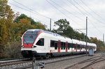 RABe 523 036, auf der S1, fährt zum Bahnhof Kaiseraugst.