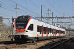 RABe 523 034, auf der S3, verlässt den Bahnhof Pratteln.