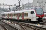 SBB Flirt TSI RABe 523 107 kurz vor der Einfahrt in den Bahnhof Lausanne.