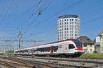 RABe 524 009, auf einer Dienstfahrt, verlässt den Bahnhof Pratteln.