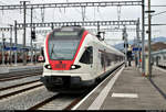 RABe 524 018 und RABe 524 104 (Stadler FLIRT) der TILO SA (SBB/TRENORD S.r.l.) als unbekannter RE nach Milano Centrale (I) verlassen den Startbahnhof Chiasso (CH) auf Gleis 1.