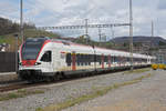 RABe 524 110 TILO, steht auf einem Nebengleis beim Bahnhof Gelterkinden.