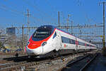 ETR 610 705-1 durchfährt den Bahnhof Pratteln.