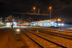 BLS RABe 515 021 im Bahnhof Leissigen am 11.12.2020  R 6732 von Spiez nach Interlaken Ost  Der letzte Zug hat am 12.12.2020 um 19:41 den Bahnhof in Richtung Spiez verlassen und nicht nur den Bahnhof,