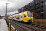 Der RABe 515 008 der BLS in seinem neuen Farbkleid in Bern Brünnen Westside.