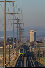 Teleblick Richtung Wichtrach, welches der BLS MUTZ RABe 515 023 am 3.