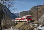 Praktisch an der selben Stelle befindet sich kurz darauf der Gegenzug, der TMR RABe 525 039 (UIC RABe 94 85 7252 039-4) auf der Fahrt nach Le Chable.