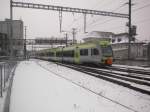 Ltschberger RABe 535 106 in Vielfachtraktion mit NINA RABe 525 10 in Kerzers. 13.02.10