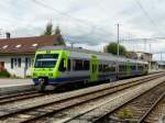 bls - Nina Triebzug RABe 525 014-7 im Bahnhof Kerzers am 07.08.2011