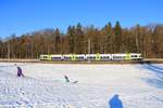 Von den 38 BLS NINA-Zügen wurden deren 13 um ein Element verlängert und sind heute vierteilig. Bei Lützelflüh, 6.Januar 2017. 