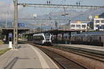 So klein scheint der RABe 526 736 als S 12 nach Chur im grossen Bahnhof.

Sargans, 23.08.2019