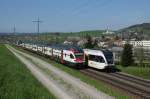 RABe 526 77-9 trifft am 24.04.2013 den RABe 511 12-5, welcher sich als Dienstzug auf dem Weg nach Schaffhausen befindet.