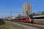 RABe 526 102 Traverso der SOB fährt Richtung Bahnhof Muttenz.